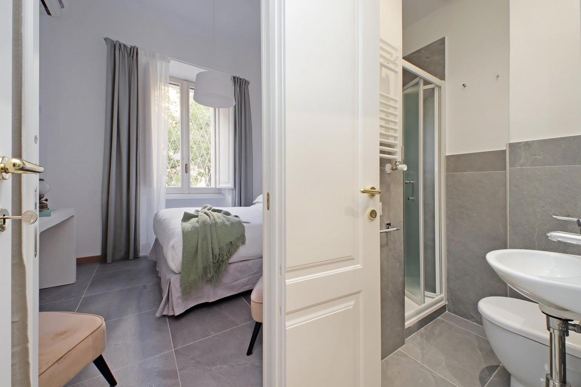 Apartment Treasurerome Adriana Charme 4br