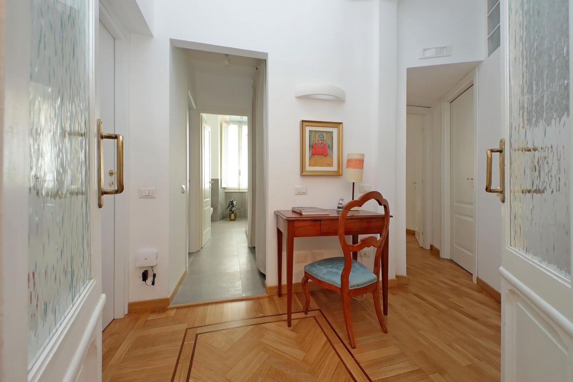 Apartment Treasurerome Adriana Charme 4br Rom