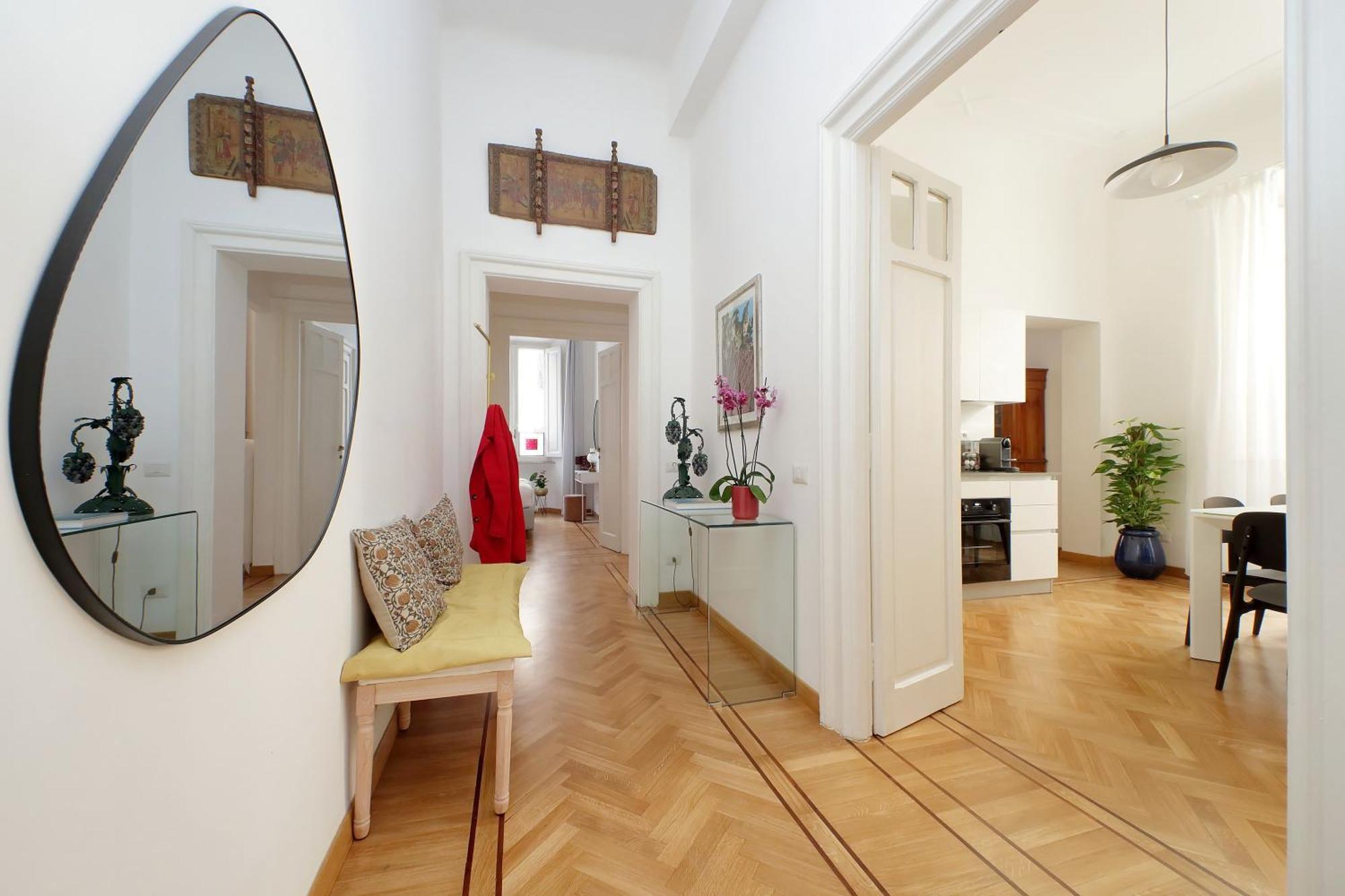 Apartment Treasurerome Adriana Charme 4br
